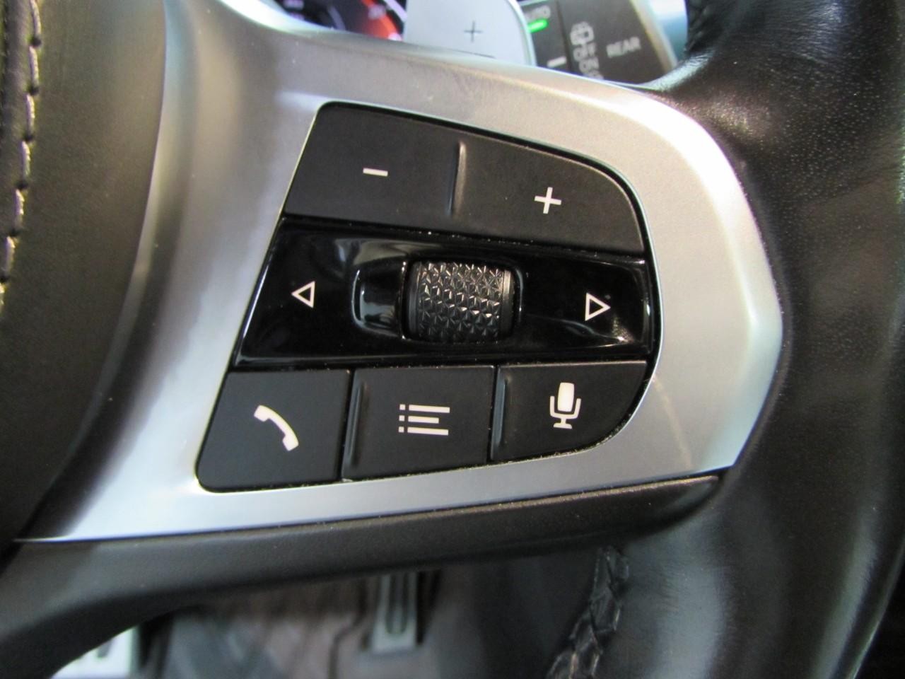 BMW X5 Vehicle Full-screen Gallery Image 26