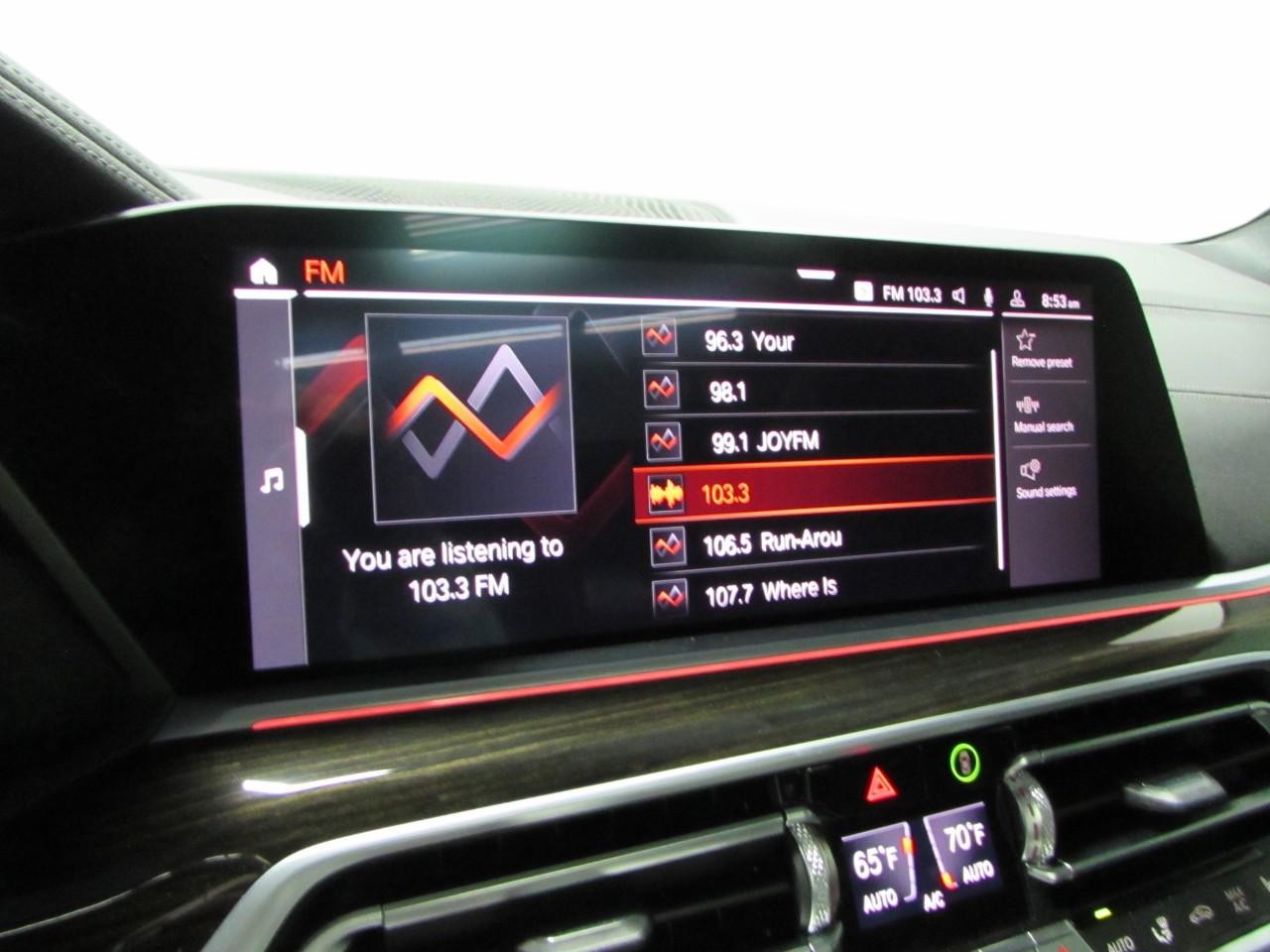 BMW X5 Vehicle Full-screen Gallery Image 28