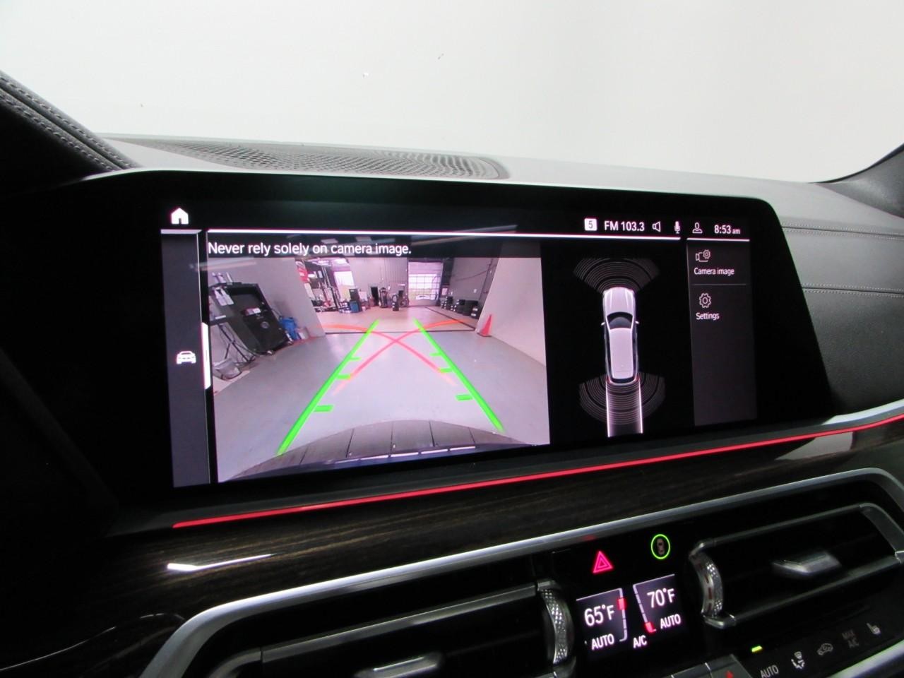 BMW X5 Vehicle Full-screen Gallery Image 29