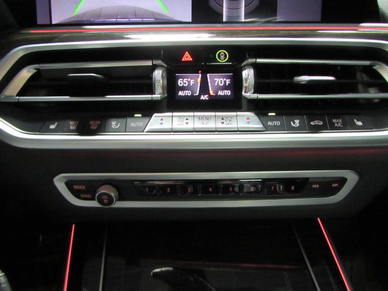 BMW X5 Vehicle Full-screen Gallery Image 30