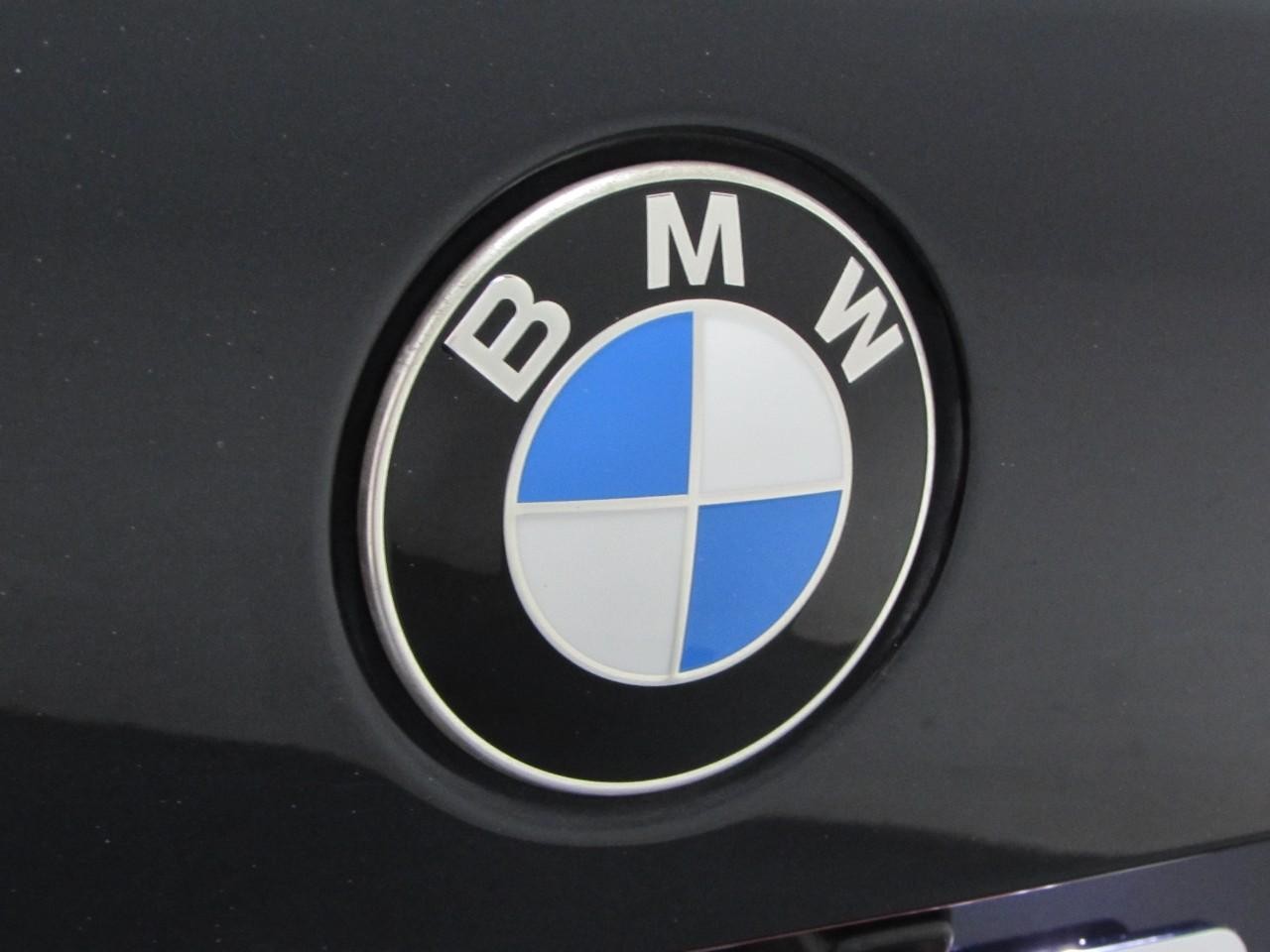 BMW X5 Vehicle Full-screen Gallery Image 33