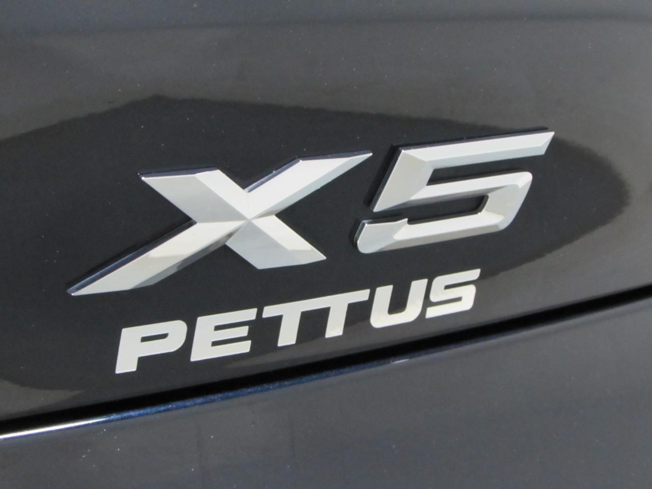 BMW X5 Vehicle Full-screen Gallery Image 34