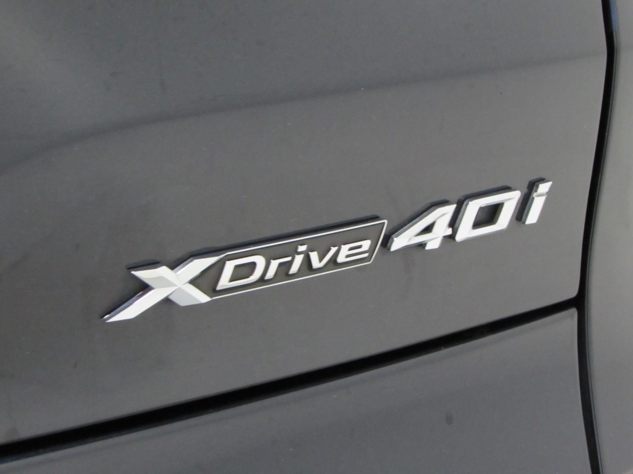 BMW X5 Vehicle Full-screen Gallery Image 35