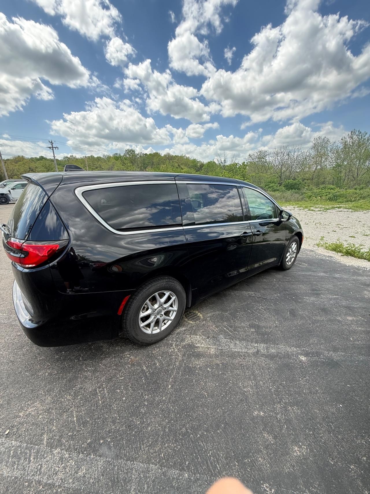 Chrysler Pacifica Vehicle Full-screen Gallery Image 04