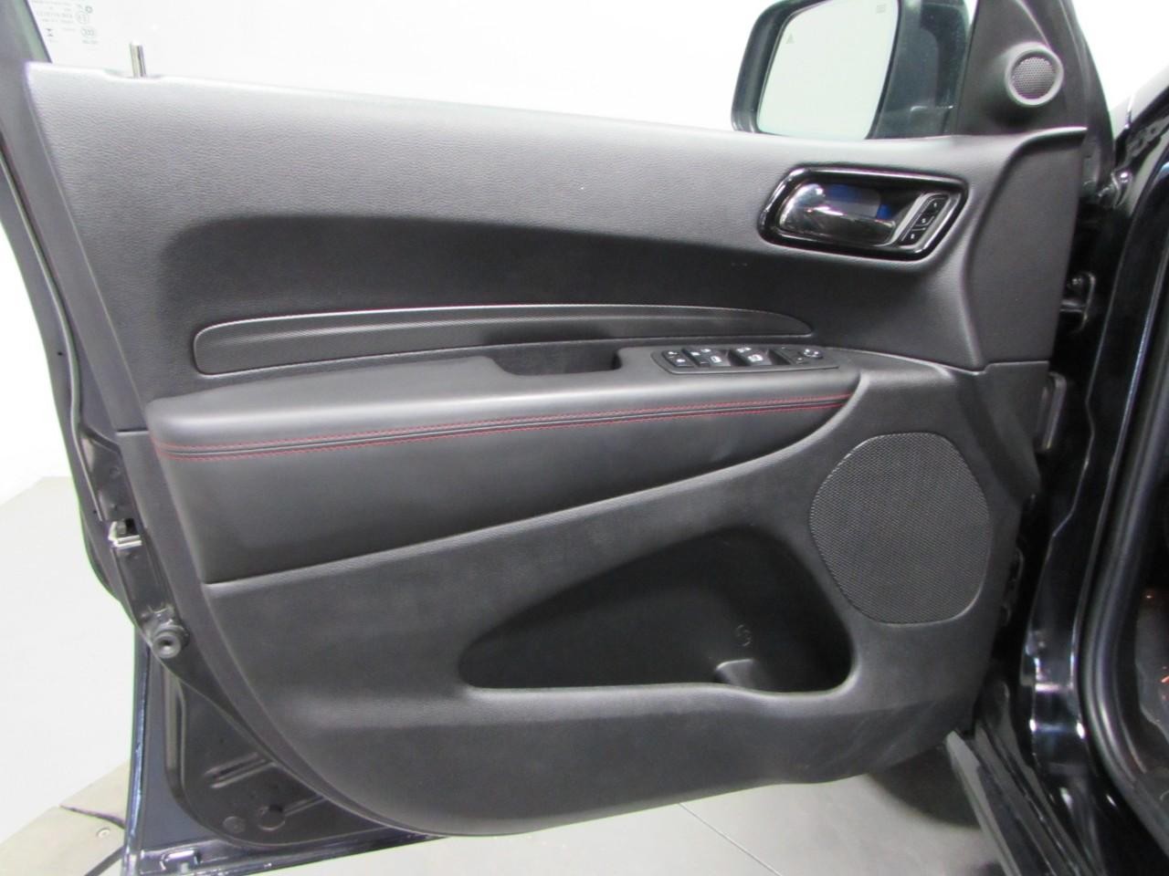 Dodge Durango Vehicle Full-screen Gallery Image 12