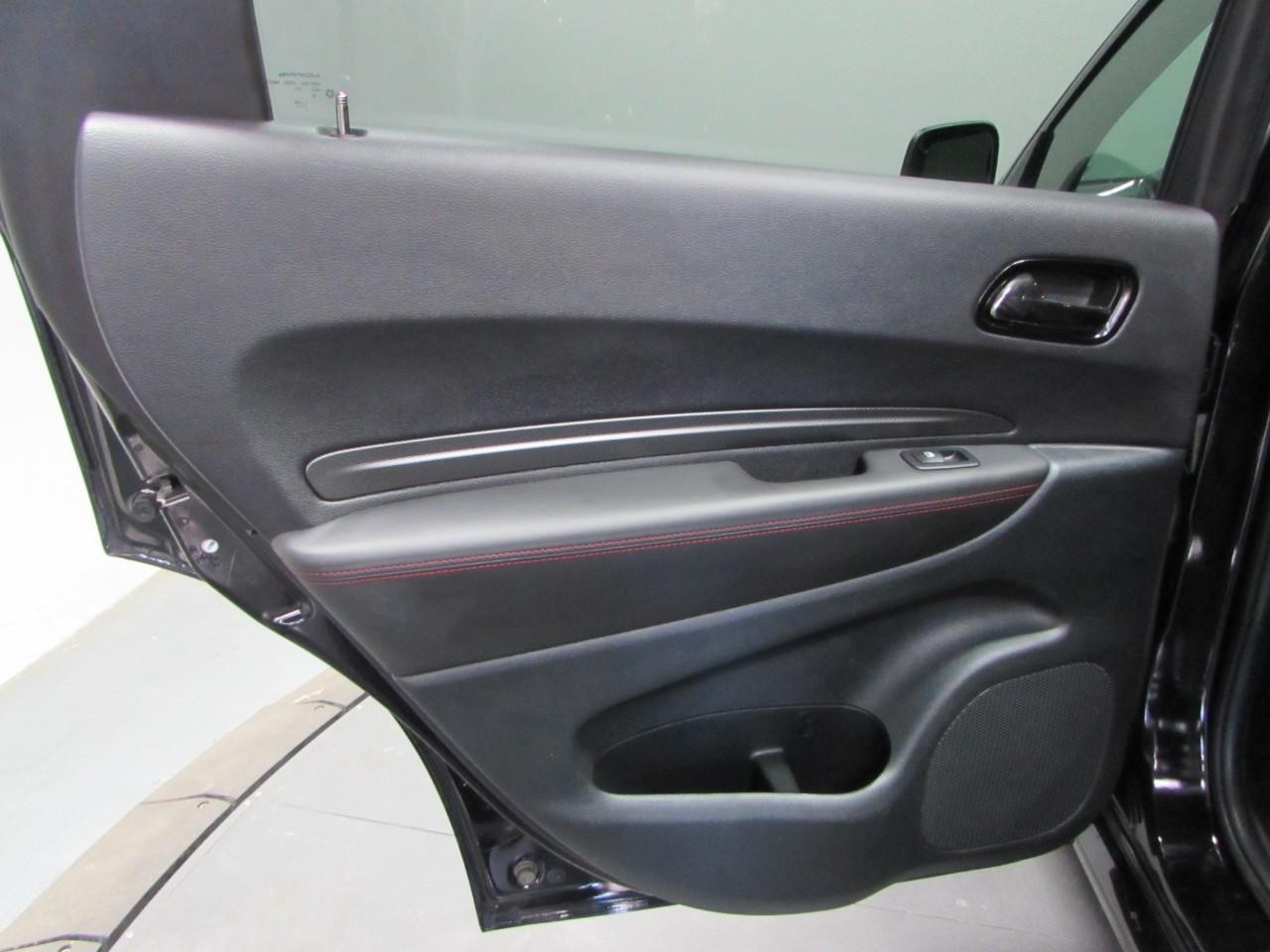 Dodge Durango Vehicle Full-screen Gallery Image 14
