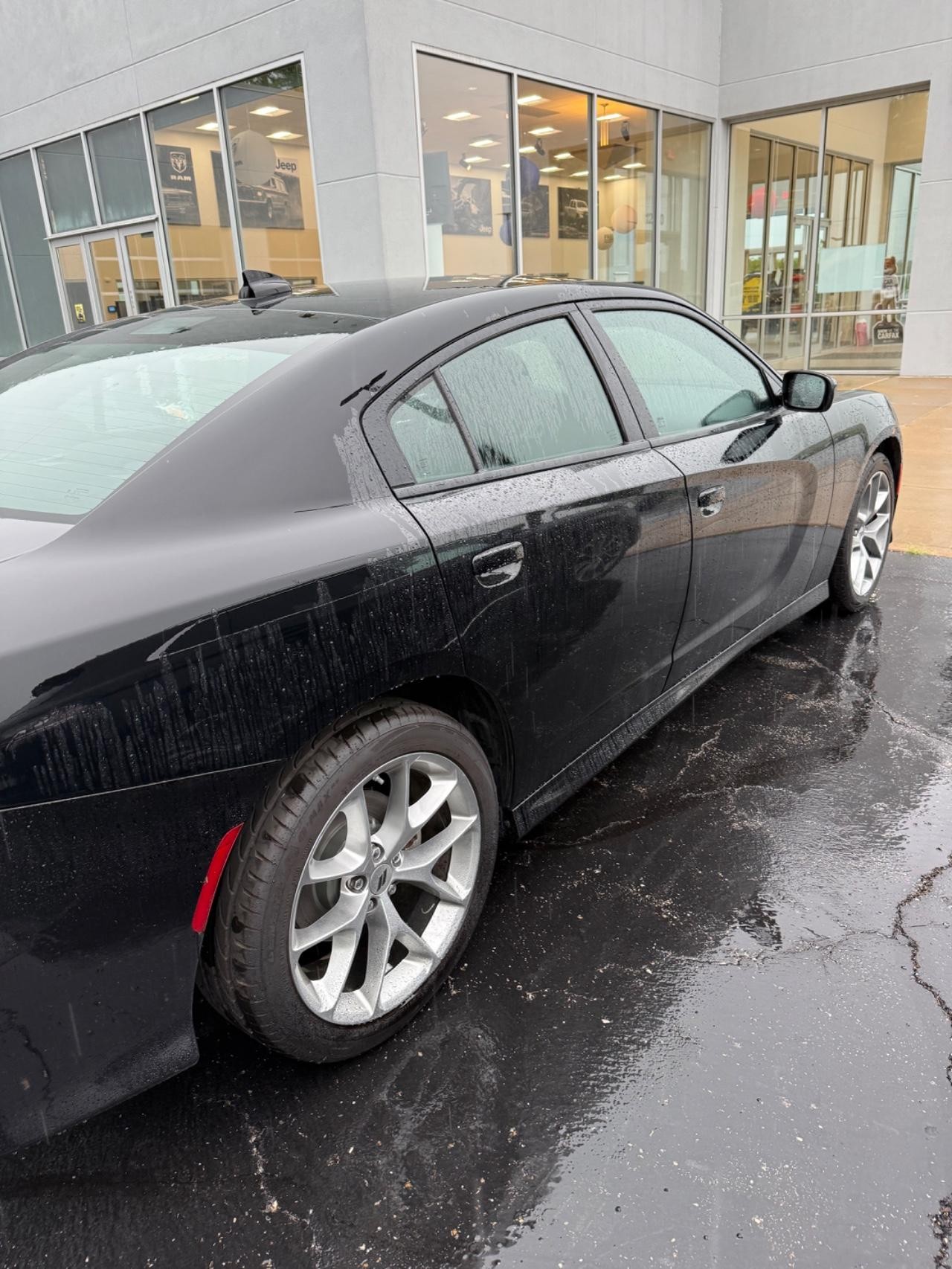 Dodge Charger Vehicle Full-screen Gallery Image 04