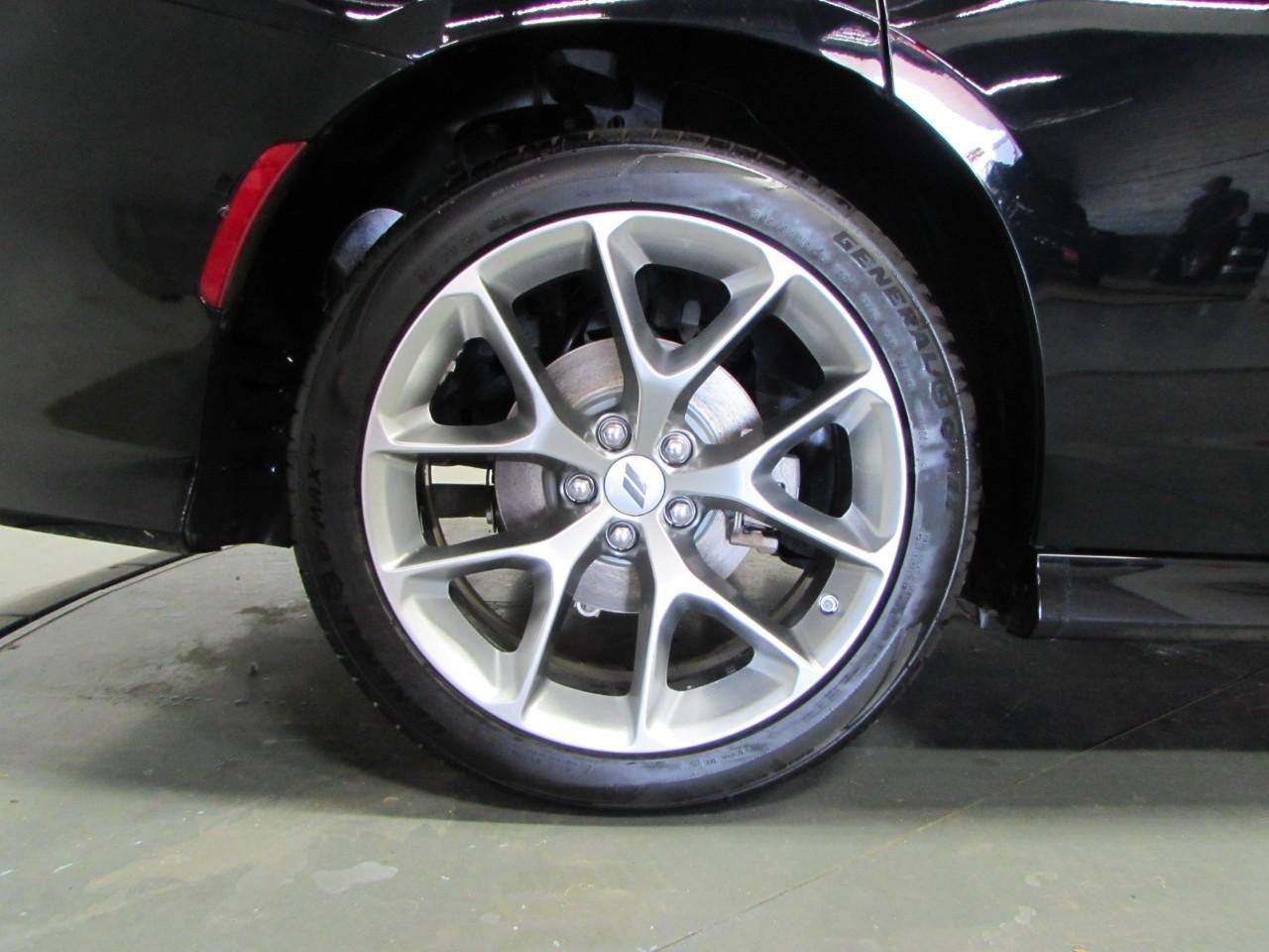 Dodge Charger Vehicle Full-screen Gallery Image 09