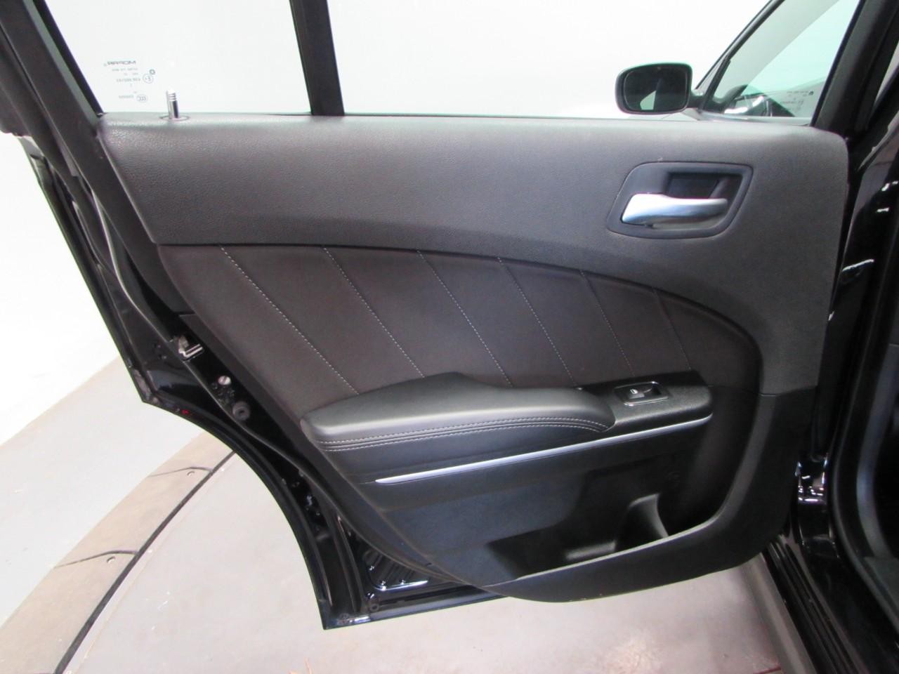 Dodge Charger Vehicle Full-screen Gallery Image 14
