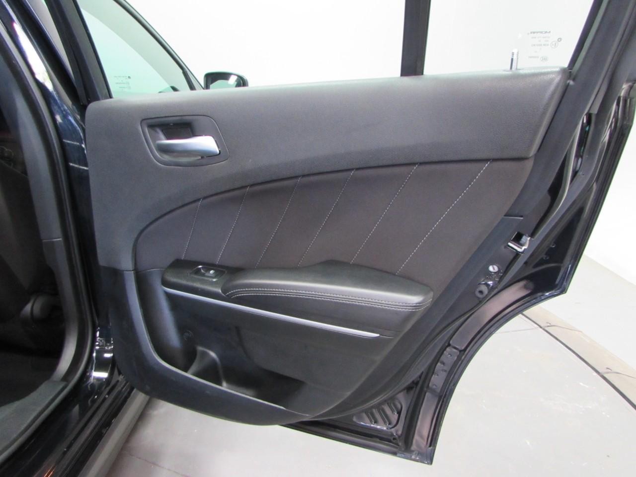 Dodge Charger Vehicle Full-screen Gallery Image 18