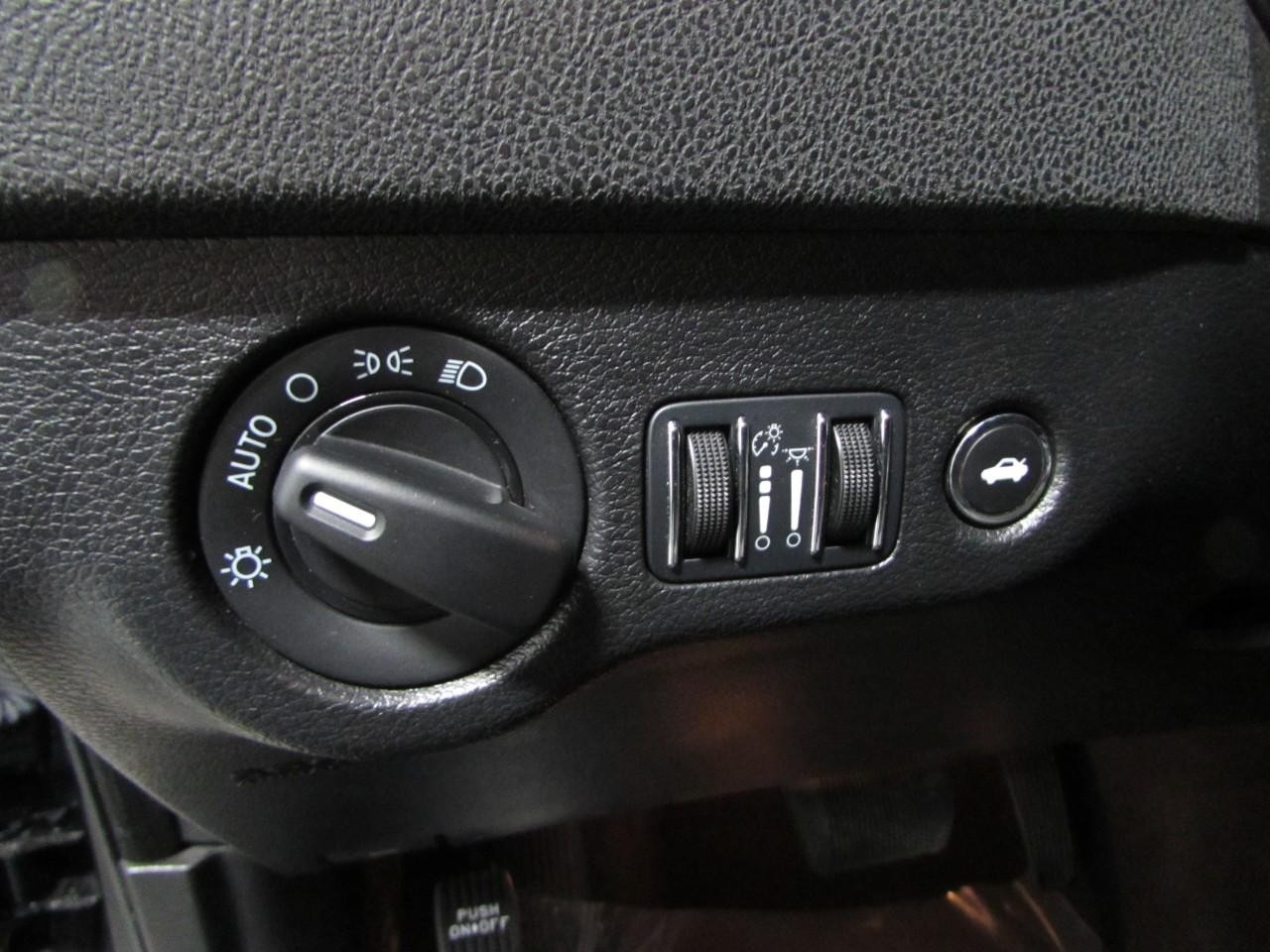 Dodge Charger Vehicle Full-screen Gallery Image 22