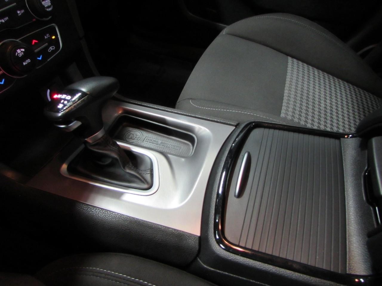 Dodge Charger Vehicle Full-screen Gallery Image 31