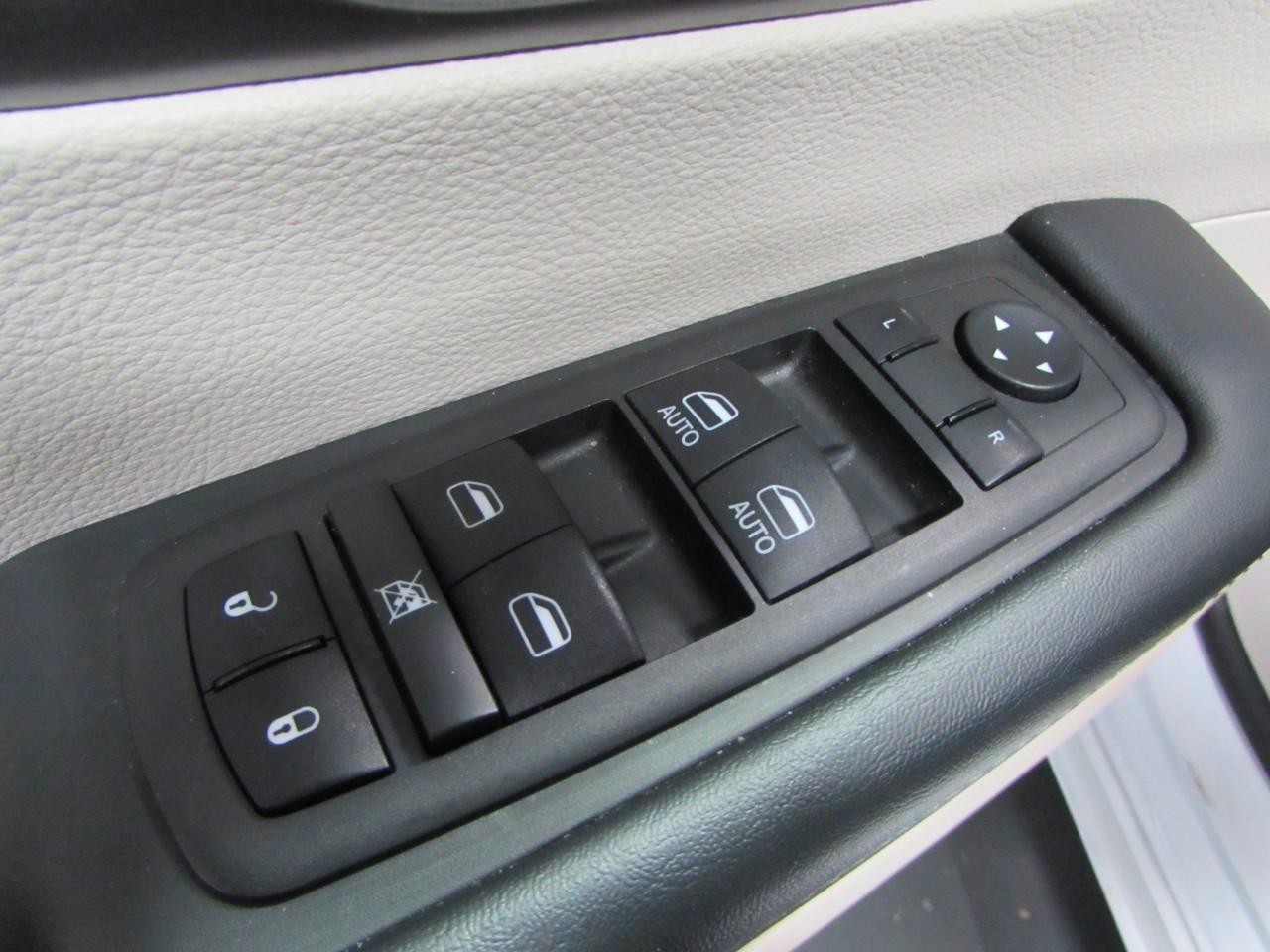 Chrysler Pacifica Vehicle Full-screen Gallery Image 20