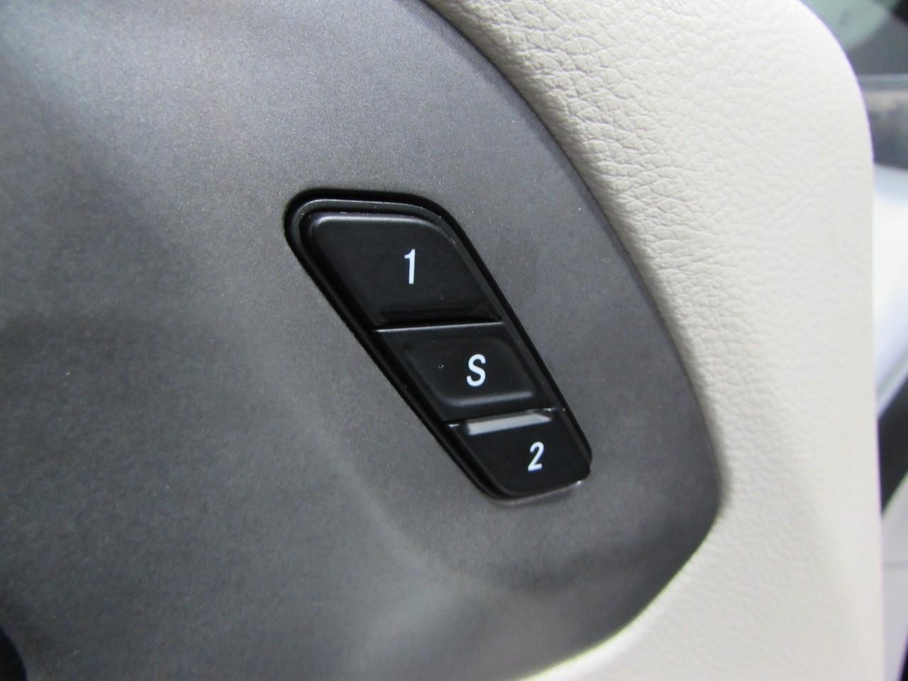 Chrysler Pacifica Vehicle Full-screen Gallery Image 21