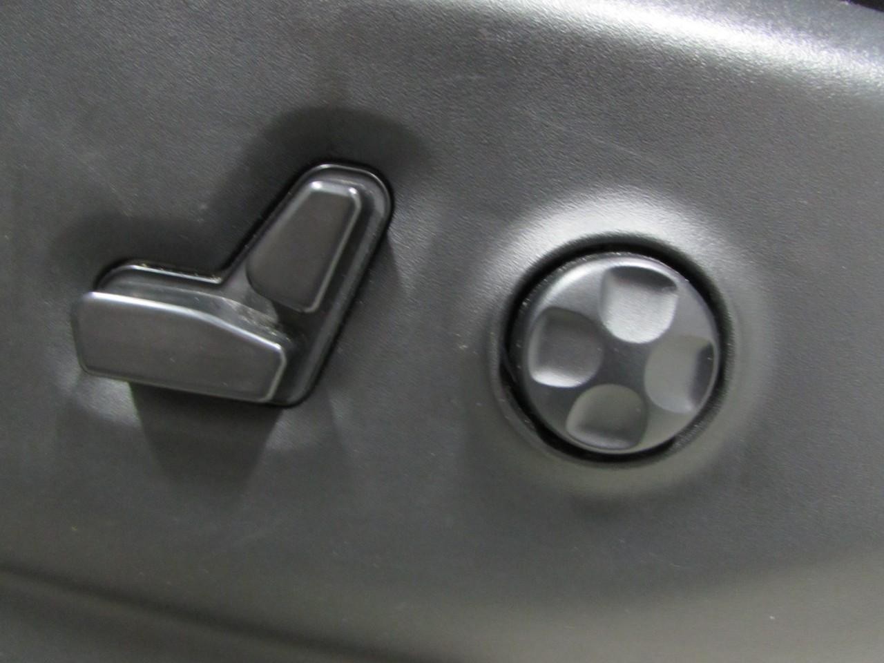 Chrysler Pacifica Vehicle Full-screen Gallery Image 22