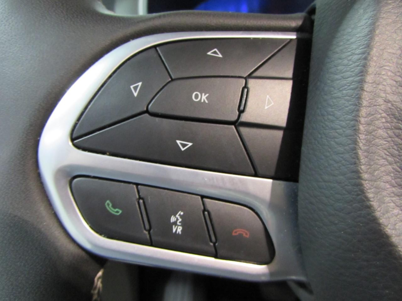 Chrysler Pacifica Vehicle Full-screen Gallery Image 25