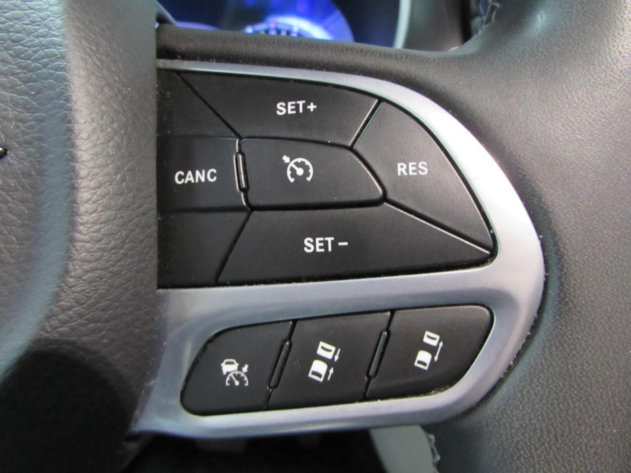 Chrysler Pacifica Vehicle Full-screen Gallery Image 26