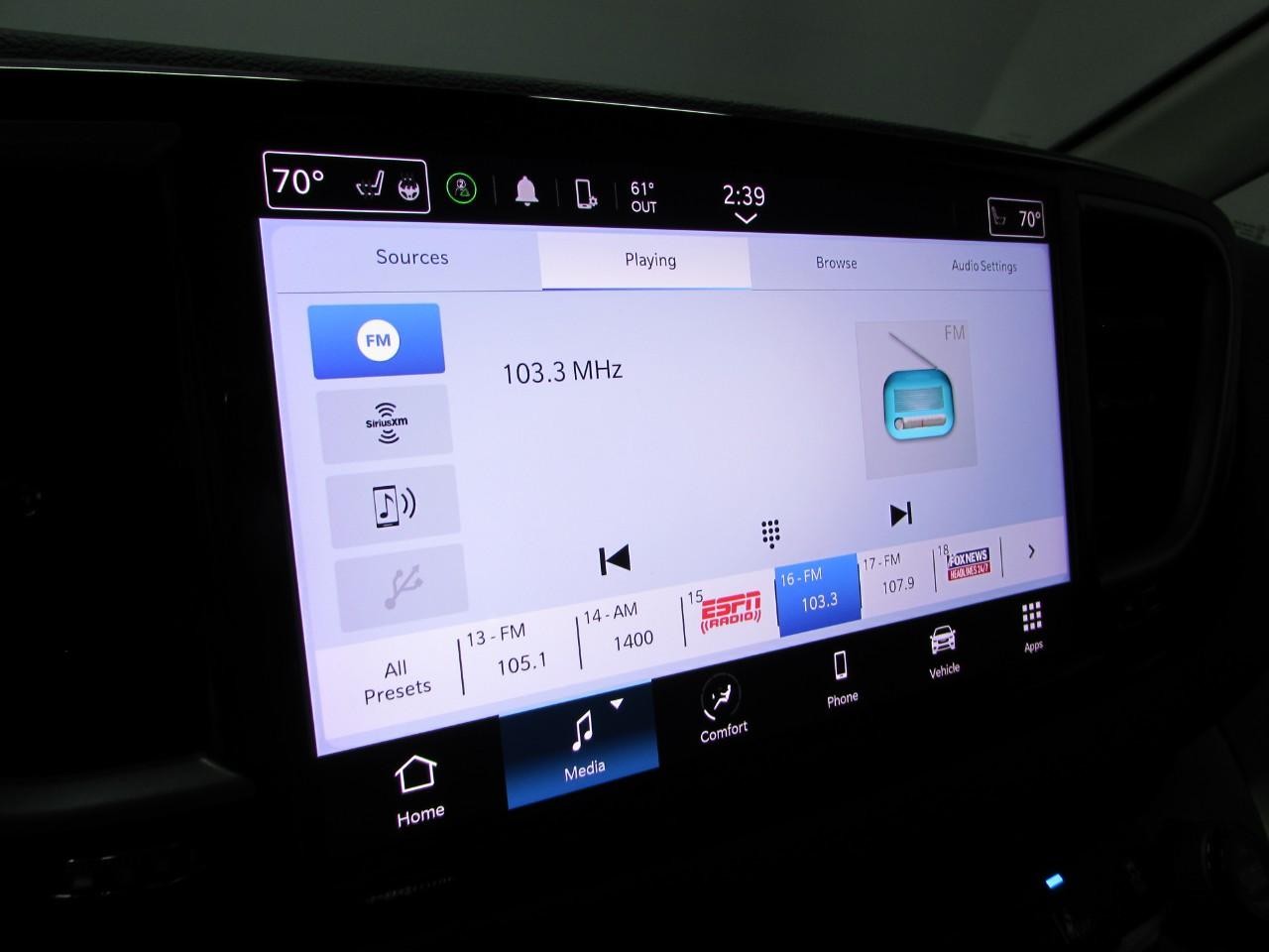 Chrysler Pacifica Vehicle Full-screen Gallery Image 29