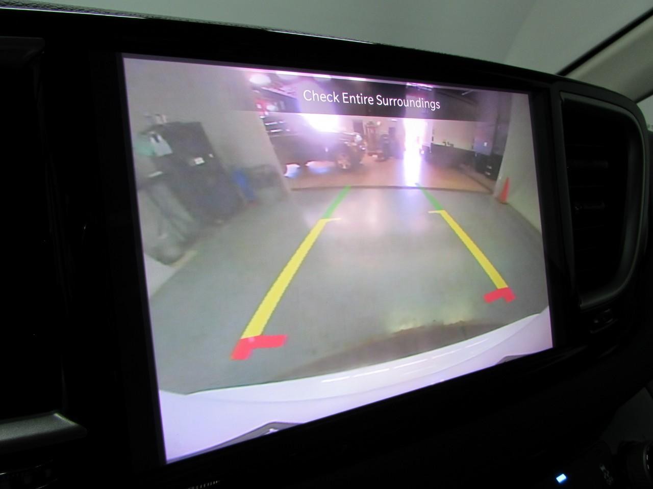 Chrysler Pacifica Vehicle Full-screen Gallery Image 30