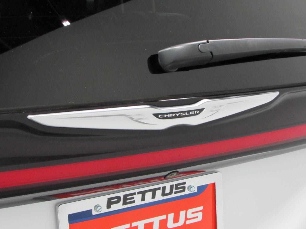 Chrysler Pacifica Vehicle Full-screen Gallery Image 33
