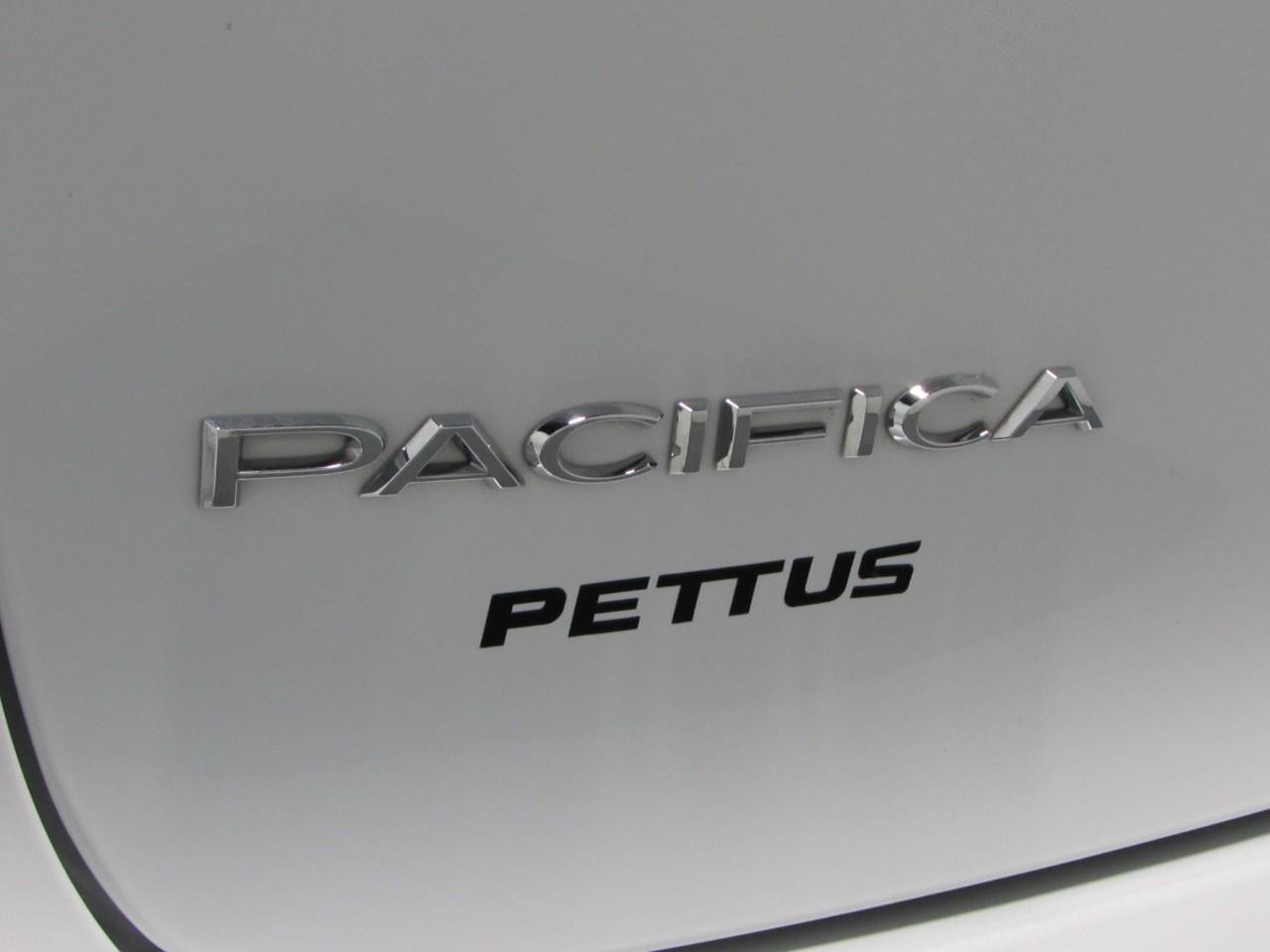 Chrysler Pacifica Vehicle Full-screen Gallery Image 34