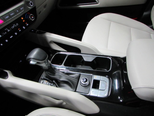 2024 Kia Telluride S - Photo 32