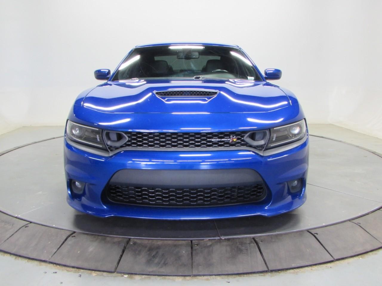 Dodge Charger Vehicle Full-screen Gallery Image 02