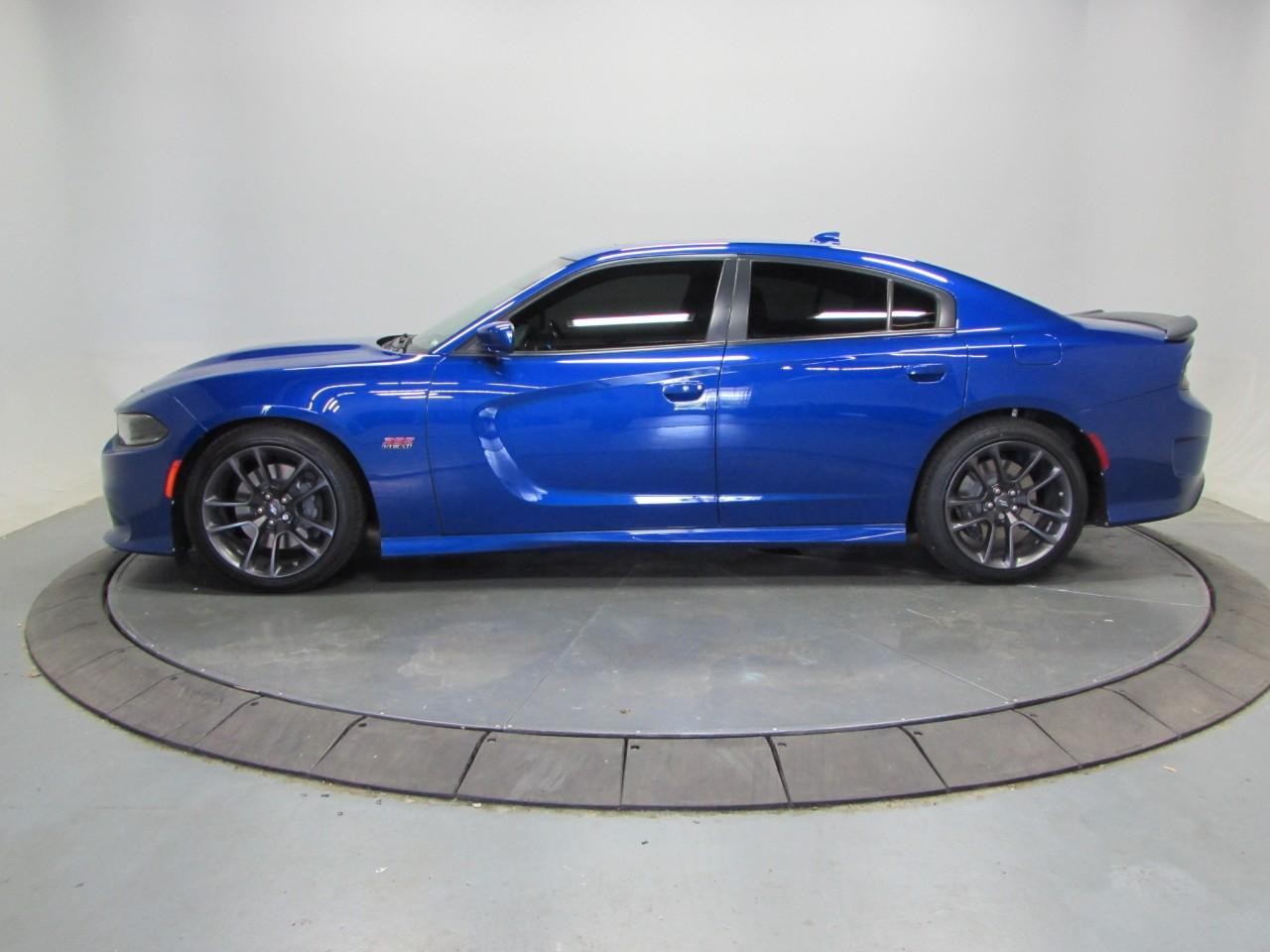 Dodge Charger Vehicle Full-screen Gallery Image 04