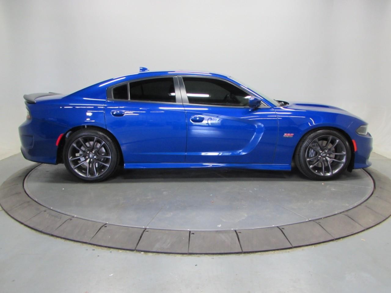 Dodge Charger Vehicle Full-screen Gallery Image 08