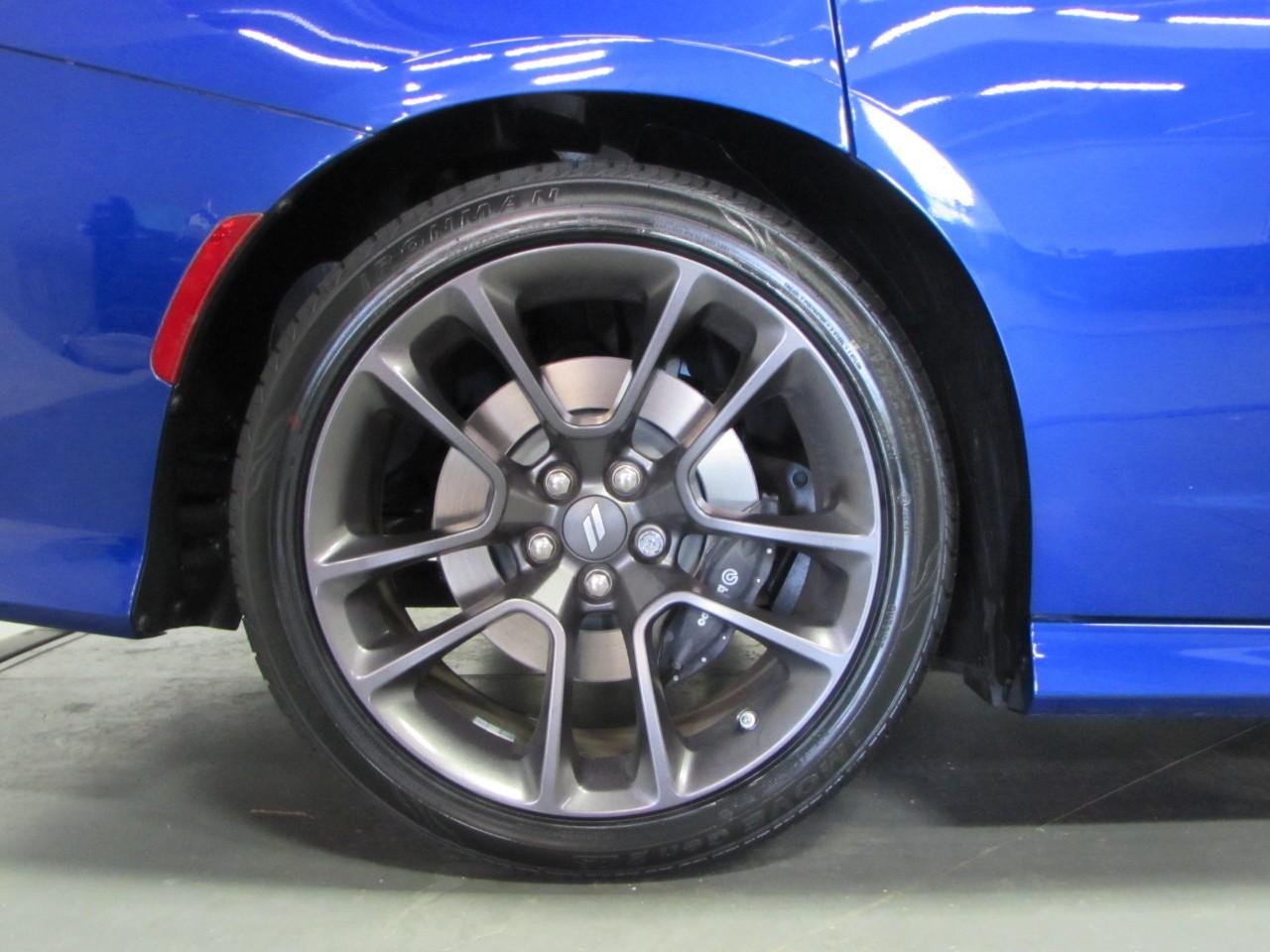 Dodge Charger Vehicle Full-screen Gallery Image 09