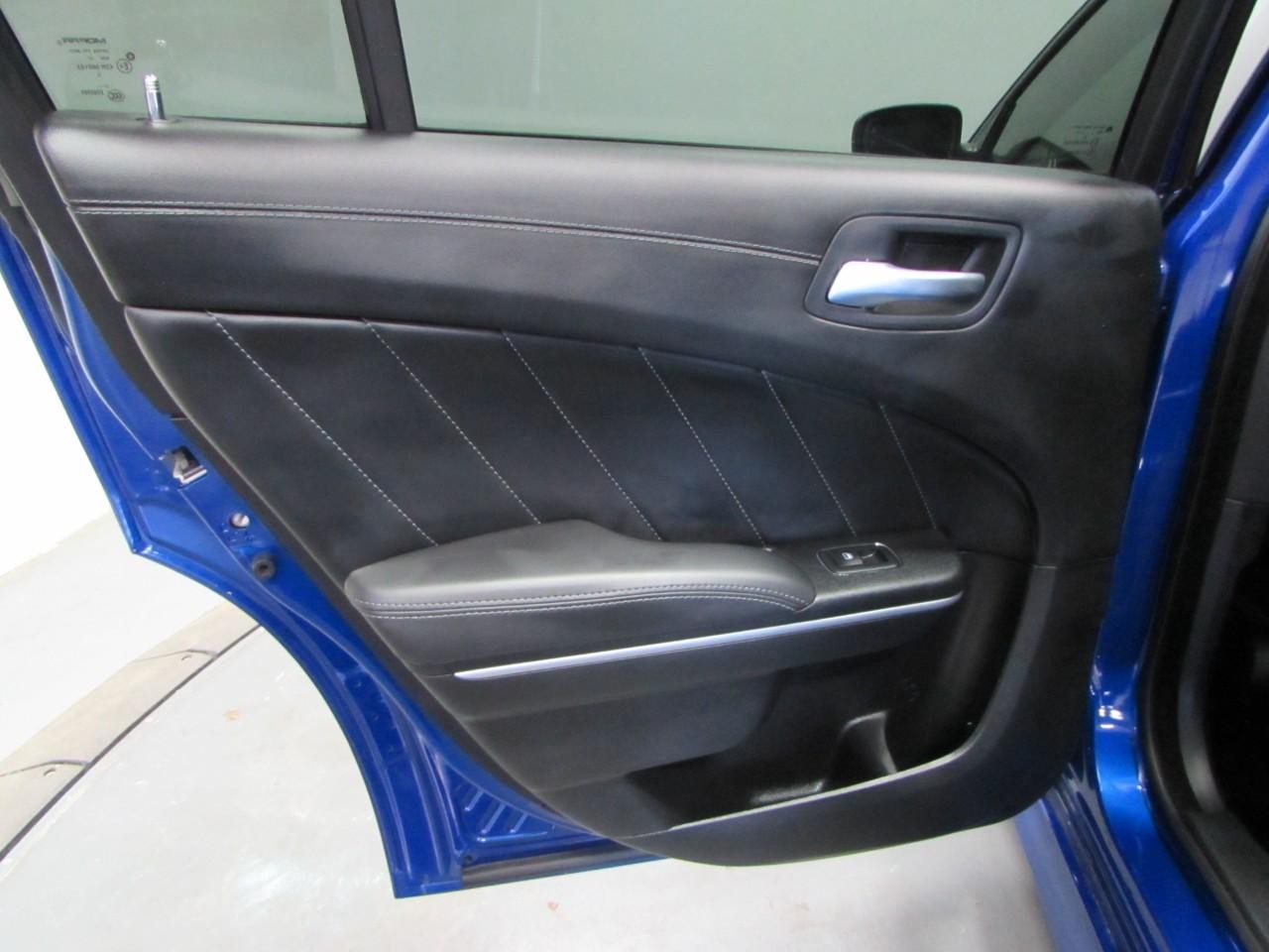 Dodge Charger Vehicle Full-screen Gallery Image 14
