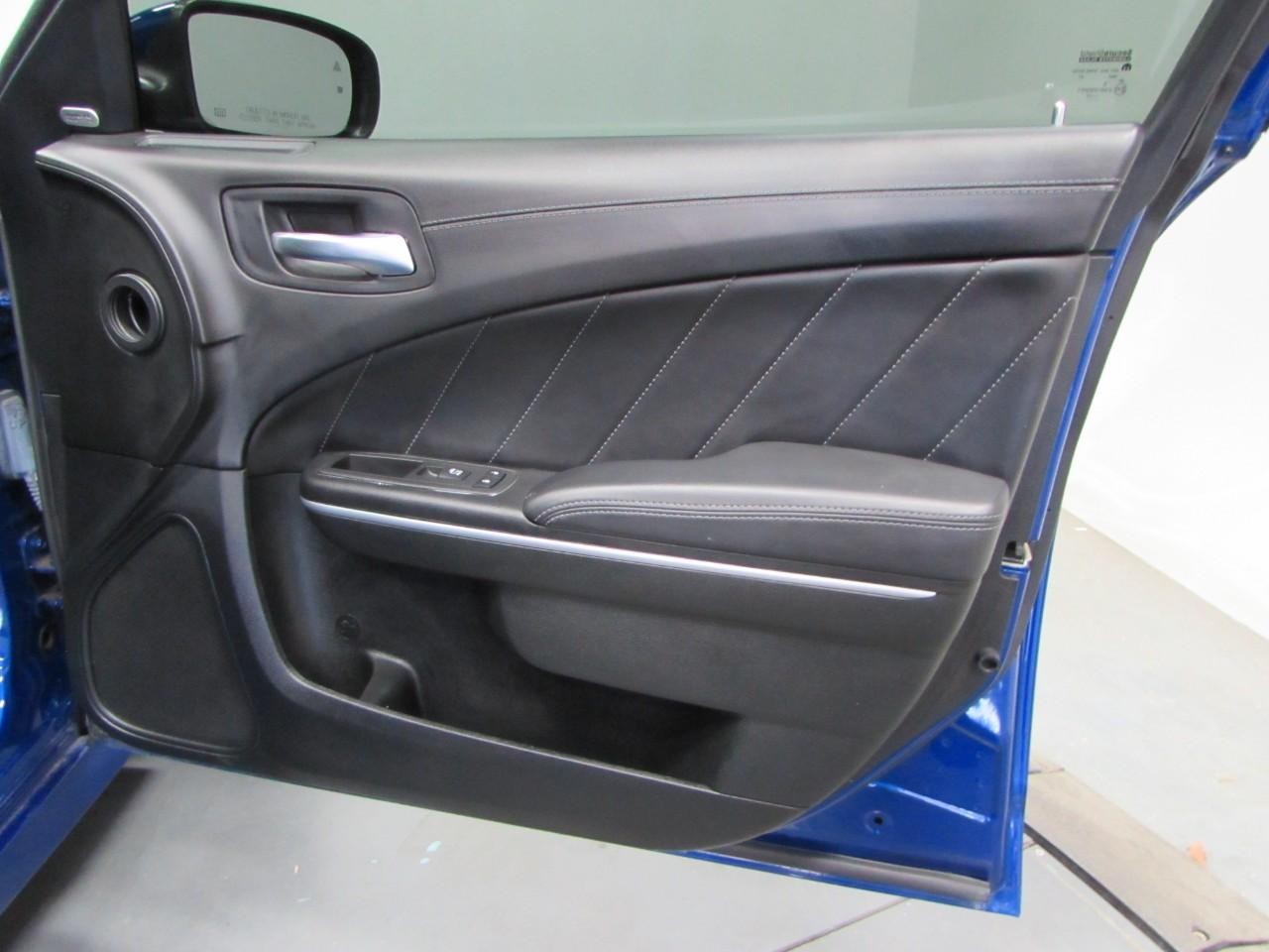 Dodge Charger Vehicle Full-screen Gallery Image 16