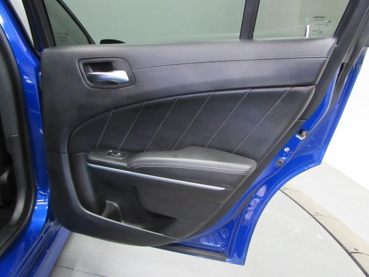 Dodge Charger Vehicle Full-screen Gallery Image 18
