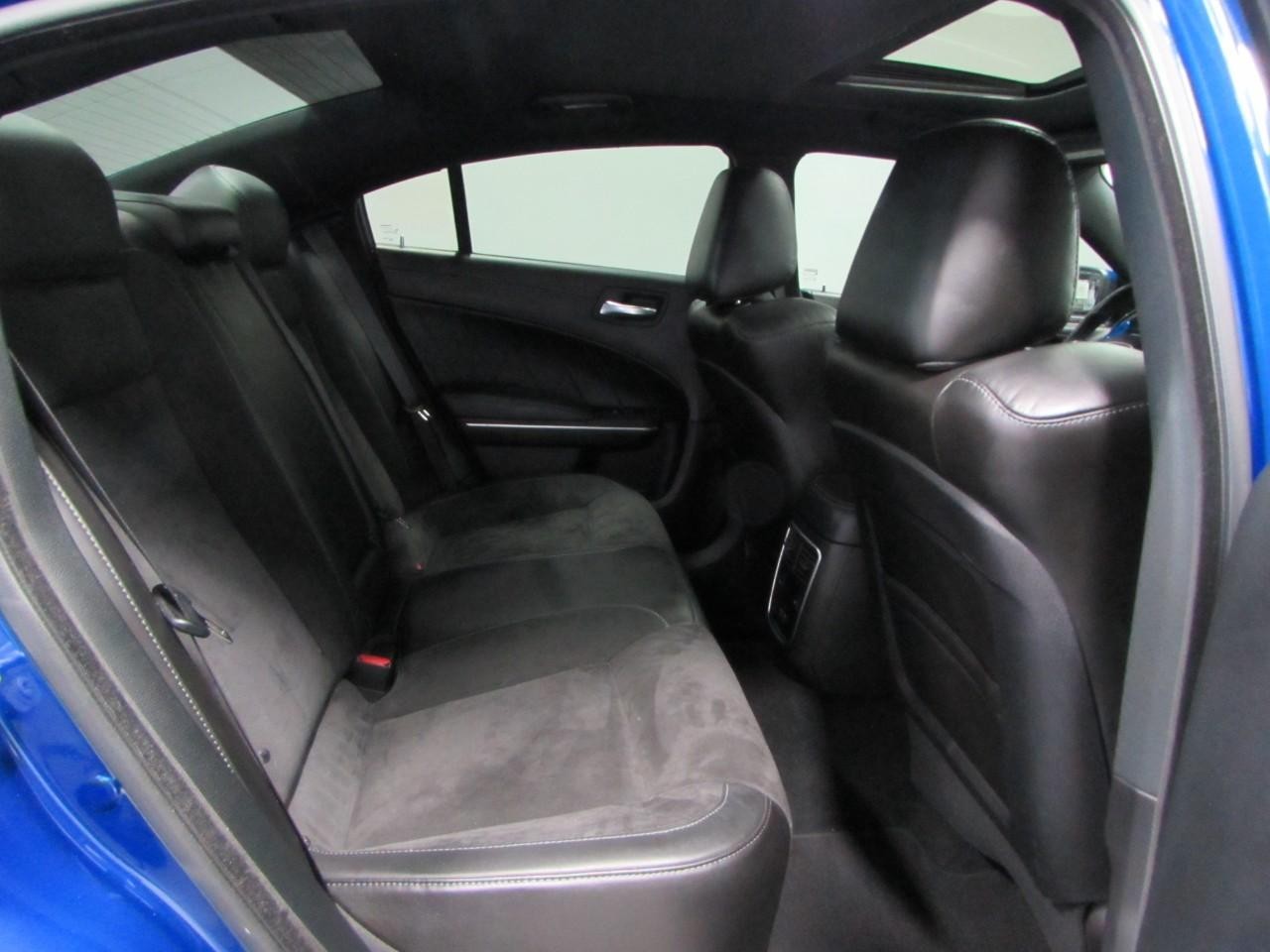 Dodge Charger Vehicle Full-screen Gallery Image 19