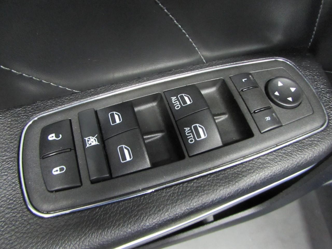 Dodge Charger Vehicle Full-screen Gallery Image 20