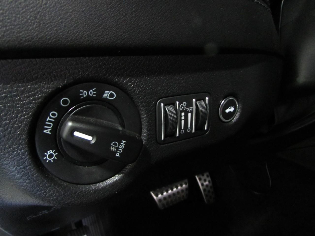 Dodge Charger Vehicle Full-screen Gallery Image 23