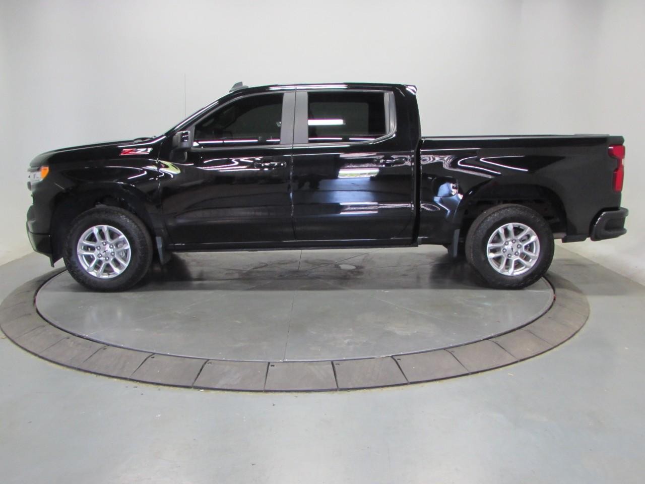 Chevrolet Silverado 1500 Vehicle Full-screen Gallery Image 04