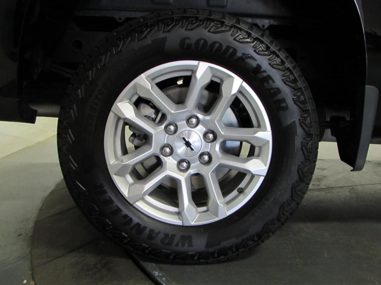Chevrolet Silverado 1500 Vehicle Full-screen Gallery Image 09