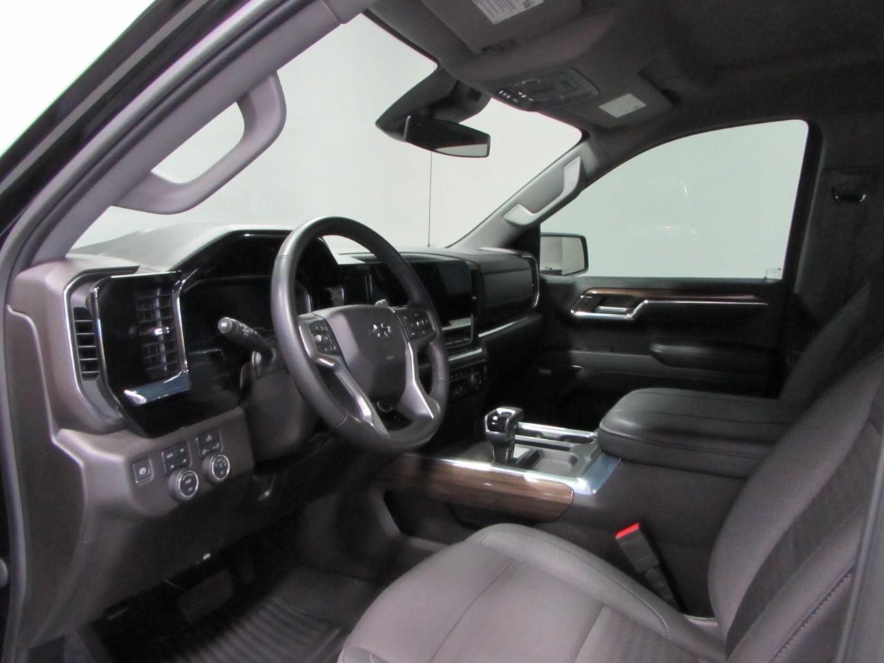 Chevrolet Silverado 1500 Vehicle Full-screen Gallery Image 13