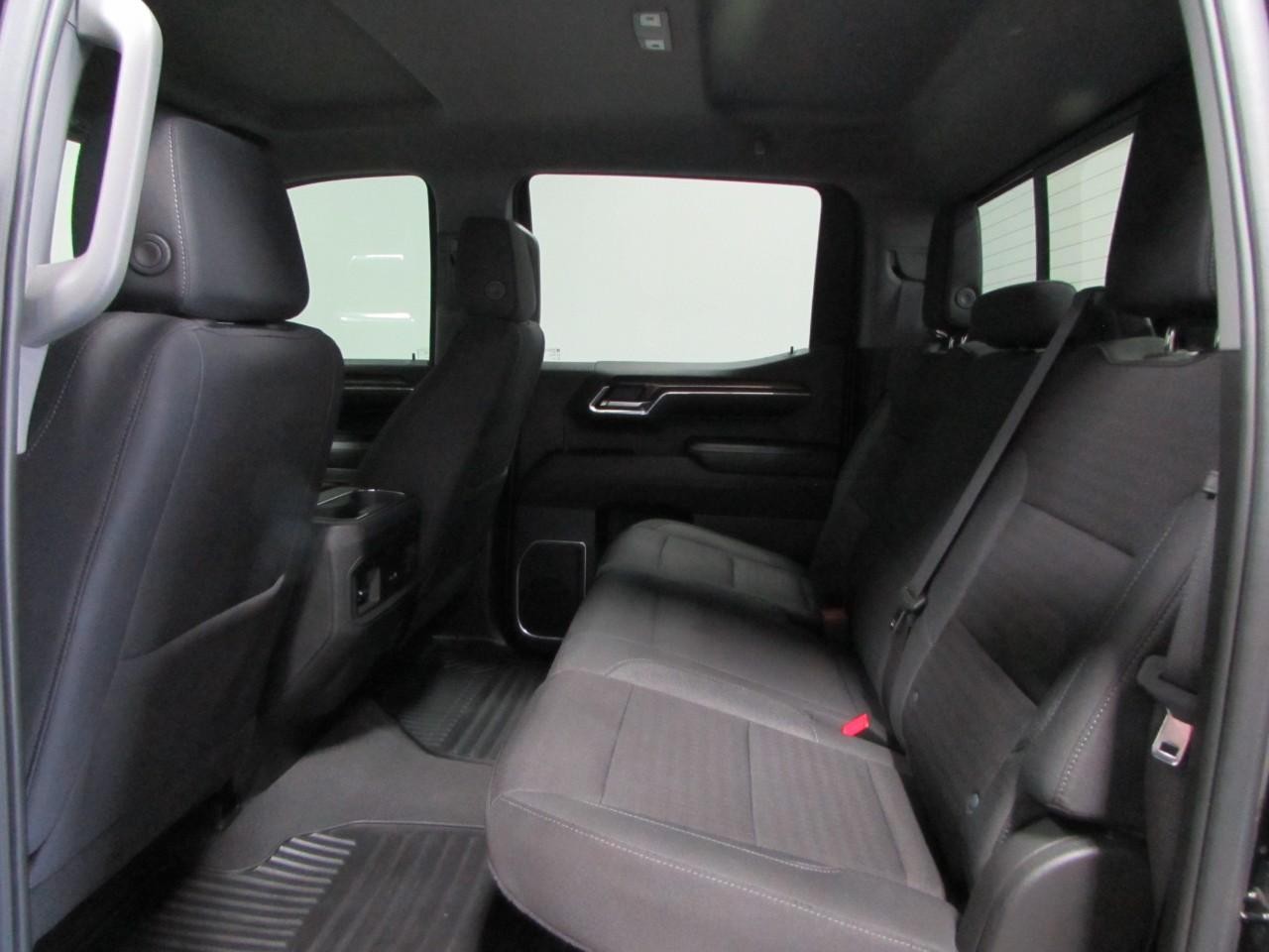 Chevrolet Silverado 1500 Vehicle Full-screen Gallery Image 15