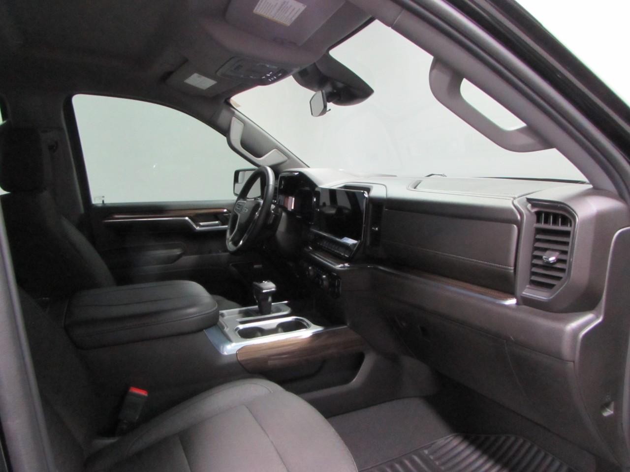 Chevrolet Silverado 1500 Vehicle Full-screen Gallery Image 17