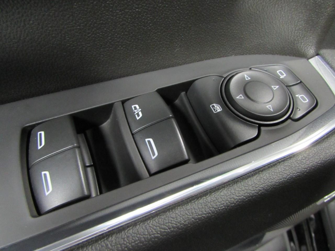 Chevrolet Silverado 1500 Vehicle Full-screen Gallery Image 20