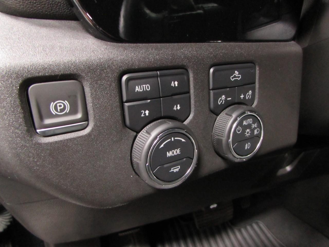 Chevrolet Silverado 1500 Vehicle Full-screen Gallery Image 22