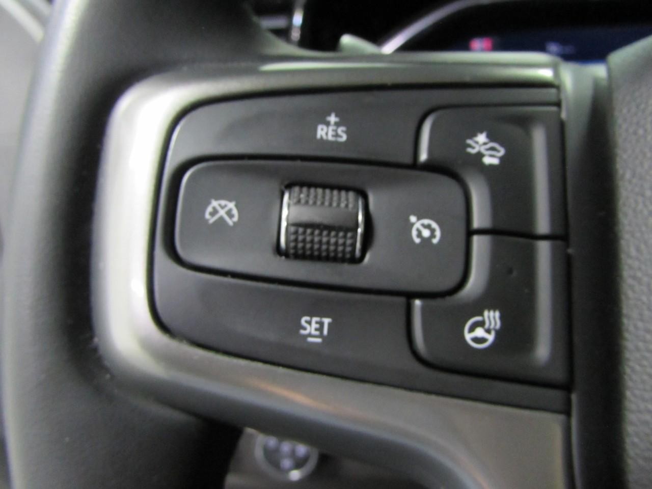 Chevrolet Silverado 1500 Vehicle Full-screen Gallery Image 24