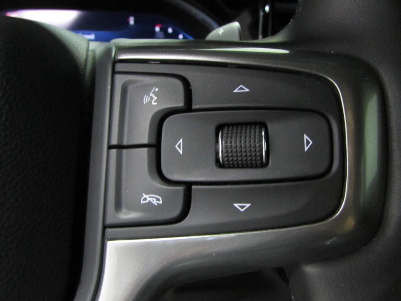 Chevrolet Silverado 1500 Vehicle Full-screen Gallery Image 25