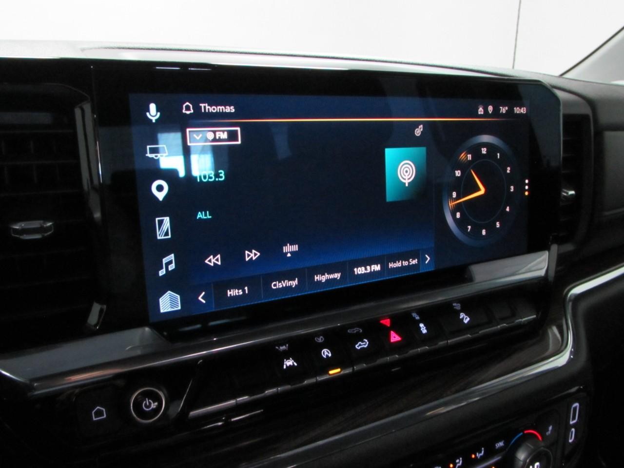 Chevrolet Silverado 1500 Vehicle Full-screen Gallery Image 27