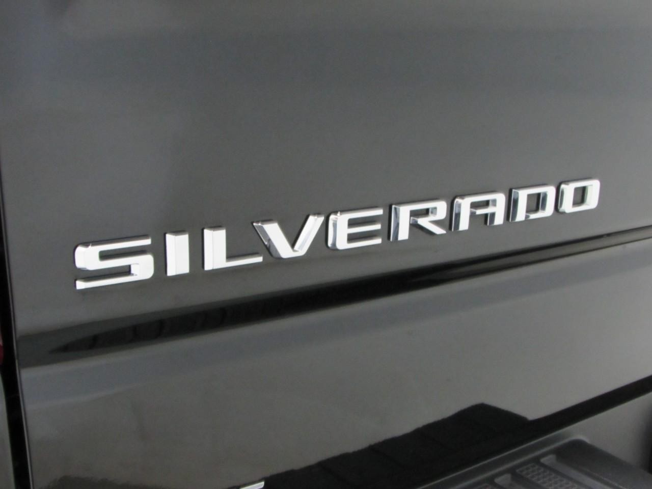 Chevrolet Silverado 1500 Vehicle Full-screen Gallery Image 32