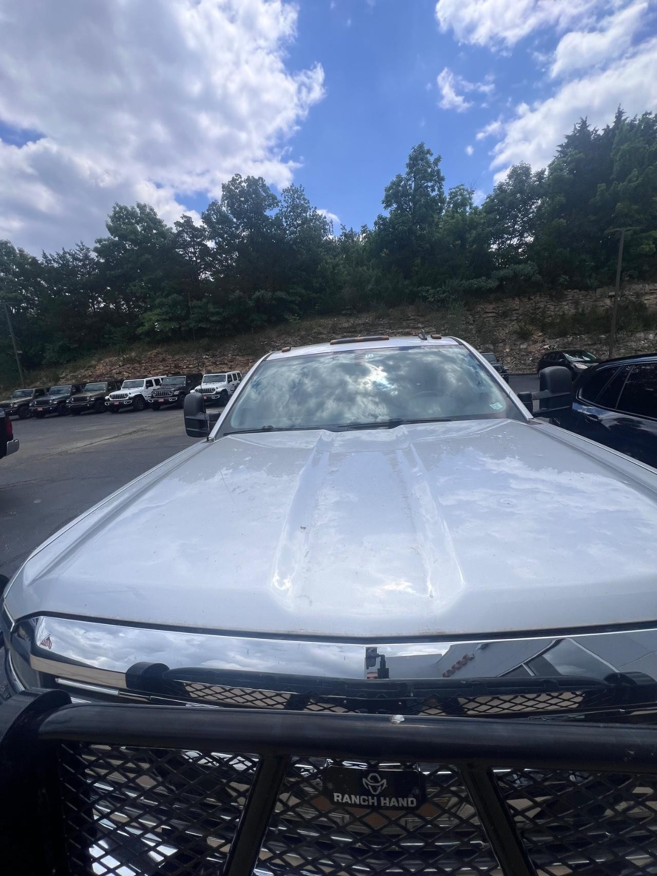 Chevrolet Silverado 2500HD Vehicle Full-screen Gallery Image 04