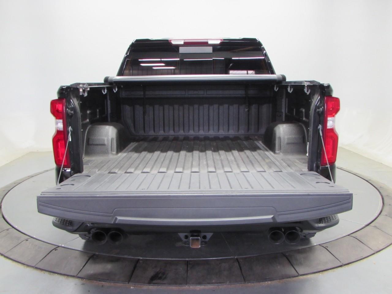 Chevrolet Silverado 1500 Vehicle Full-screen Gallery Image 11