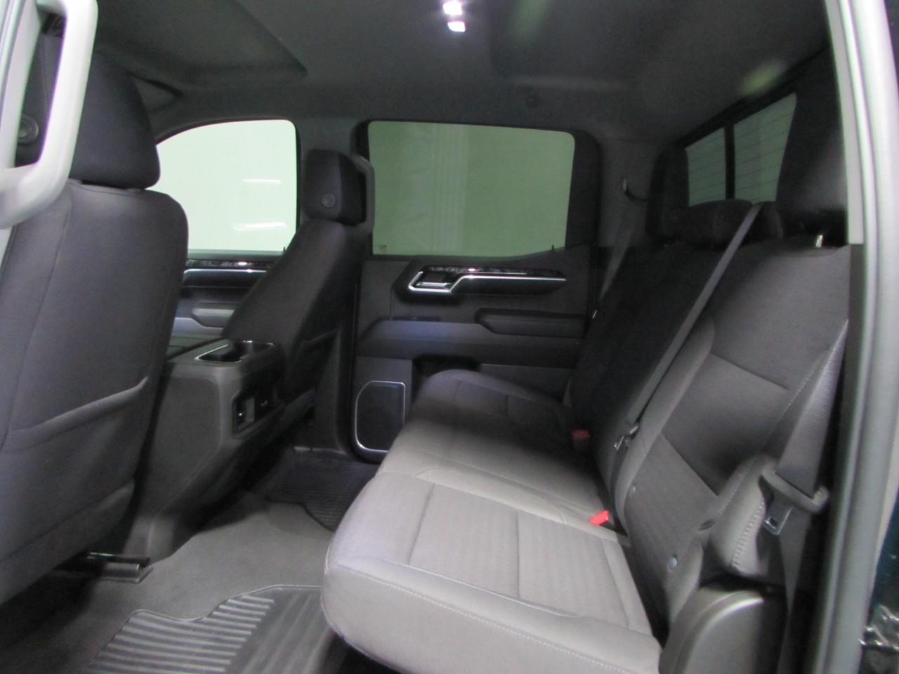 Chevrolet Silverado 1500 Vehicle Full-screen Gallery Image 15
